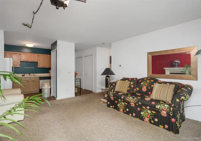 3rd image of 1127 S Lake Dr, Oakland, MI 48377