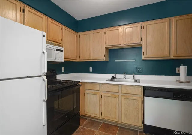 5th image of 1127 S Lake Dr, Oakland, MI 48377