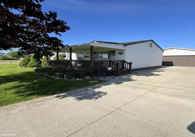 3rd image of 31543 Devos Ct, New Haven, MI 48048 | MLS# 58050209246