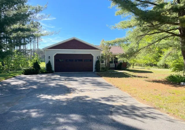 Photo 1 of Single family home for sale at 2332 Arthur Ct, Traverse City, MI 49685 | MLS# 78080068892 | Listing updated on 2026-06-17