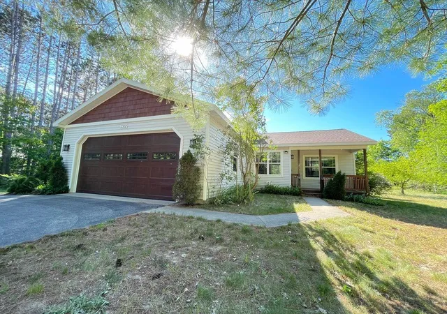 Photo 2 of Single family home for sale at 2332 Arthur Ct, Traverse City, MI 49685 | MLS# 78080068892 | Listing updated on 2026-06-17