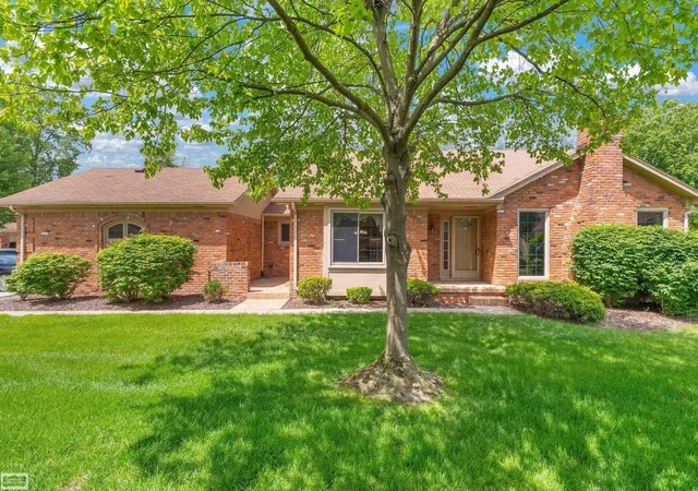 Photo 1 of Sale Pending at 41010 W Rosewood Dr, Clinton Township, MI 48038 | MLS# 58050209254 | Listing updated on 2026-06-03