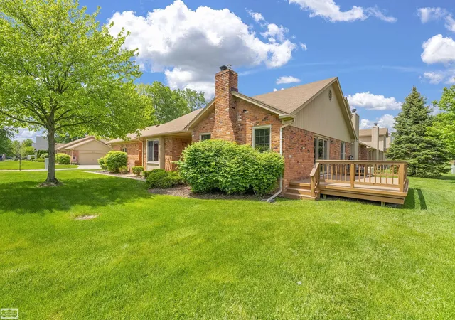 Listing Photo 5 - Condo for sale in building located at 41010 W Rosewood Dr, Clinton Township, MI 48038