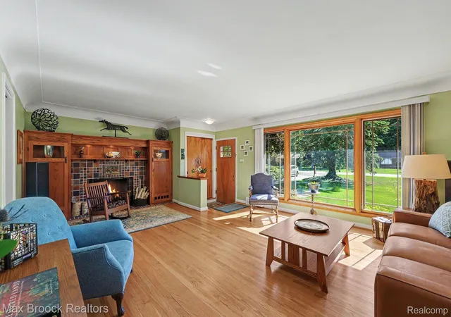 Photo 1 of Sale Pending at 30615 Longcrest St, Southfield, MI 48076 | MLS# 20261039023 | Listing updated on 2026-06-02