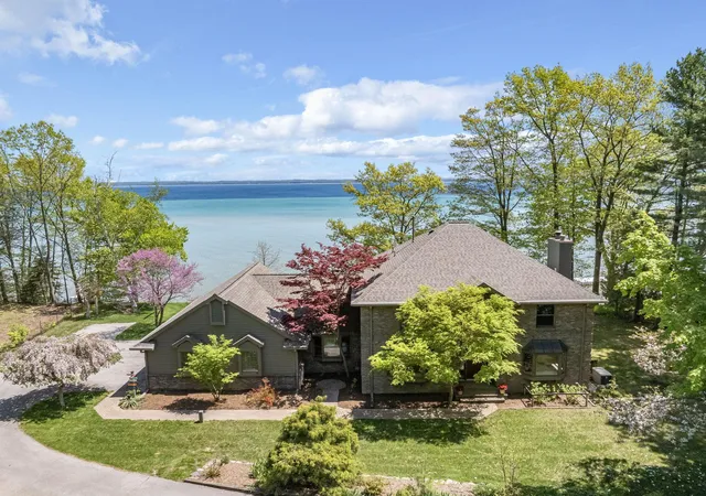 Photo 1 of Single family home for sale at 17744 Smokey Holw Rd, Traverse City, MI 49686 | MLS# 78080068893 | Listing updated on 2026-09-14