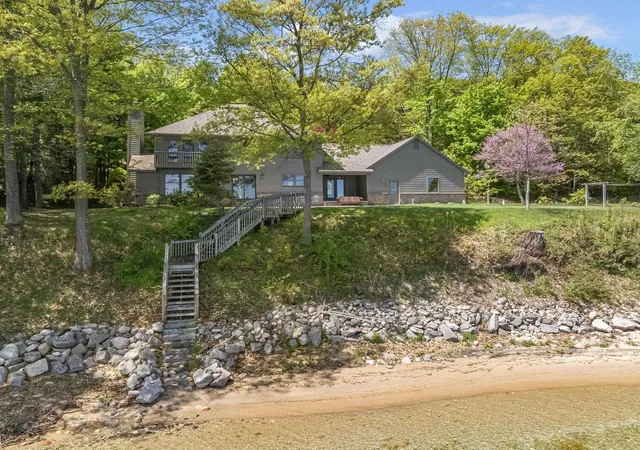 Photo 3 of Single family home for sale at 17744 Smokey Holw Rd, Traverse City, MI 49686 | MLS# 78080068893 | Listing updated on 2026-09-14