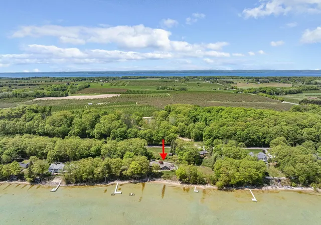 Photo 4 of Single family home for sale at 17744 Smokey Holw Rd, Traverse City, MI 49686 | MLS# 78080068893 | Listing updated on 2026-09-14