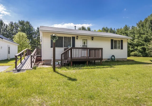 Photo 2 of Single family home for sale at 1836 Hanmer Rd, Benzonia, MI 49616 | MLS# 78080068894 | Listing updated on 2026-06-10