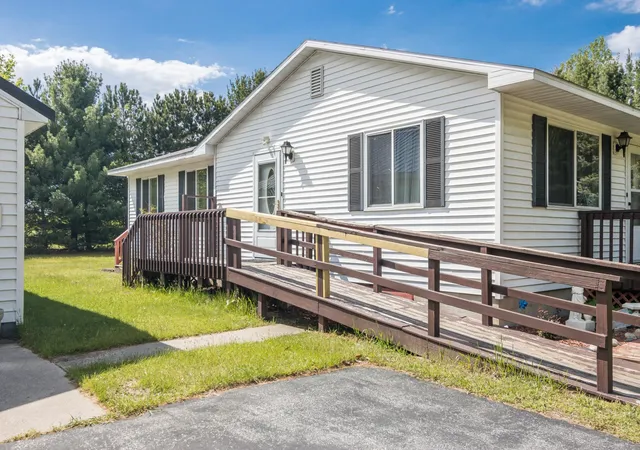 Photo 3 of Single family home for sale at 1836 Hanmer Rd, Benzonia, MI 49616 | MLS# 78080068894 | Listing updated on 2026-06-10