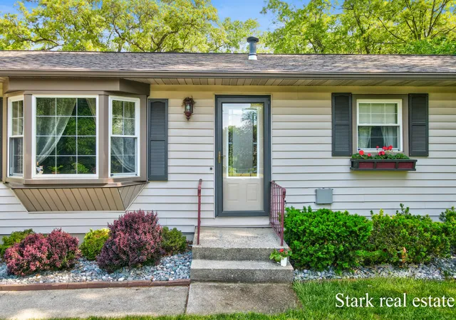 Homes for sale in Muskegon Charter Township Muskegon, MI | 1290 Cardinal Circle Dr, Muskegon Charter Township Muskegon, MI 49445 | MLS# 71026025422
