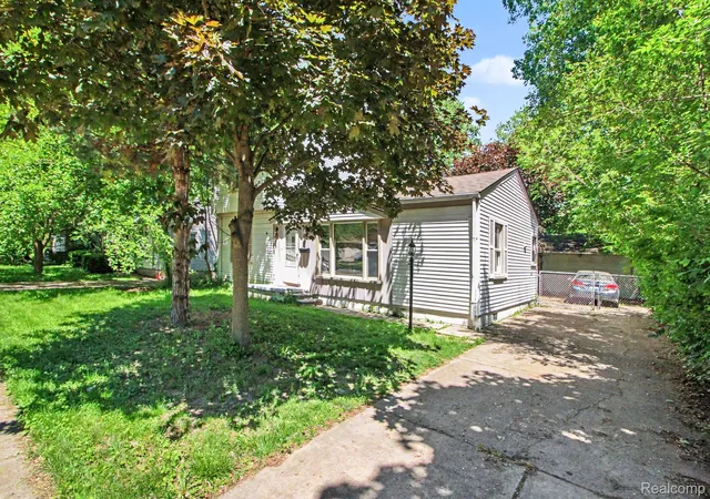 Photo 3 of Single family home for sale at 12072 Rockland, Redford, MI 48239 | MLS# 20261039063 | Listing updated on 2026-06-09