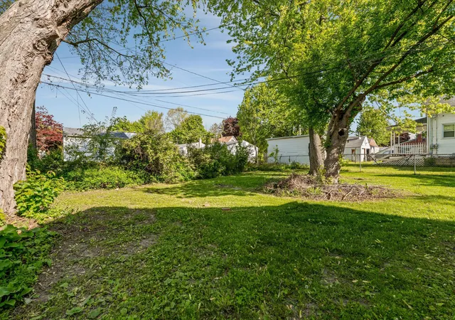 Listing Photo 2 - Condo for sale in building located at 16 Leslie St, Mount Clemens, MI 48043 - Unit #