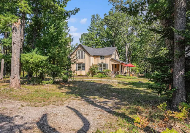 Photo 3 of Single family home for sale at 5760 W Crystal View Rd, Maple City, MI 49664 | MLS# 78080068908 | Listing updated on 2026-08-24
