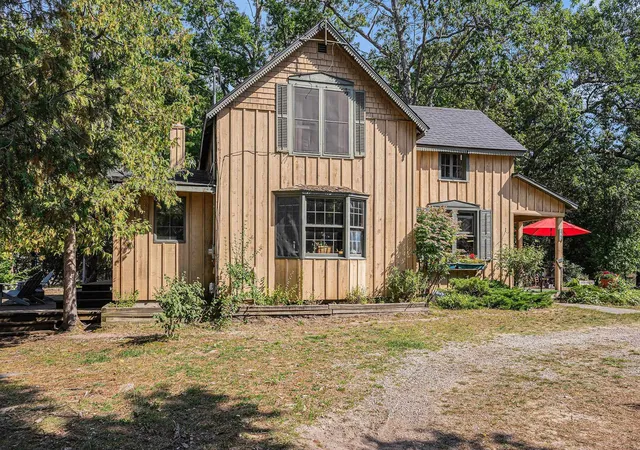 Photo 3 of Single family home for sale at 5760 W Crystal View Rd, Maple City, MI 49664 | MLS# 78080068908 | Listing updated on 2026-08-24