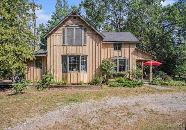 Photo 4 of Single family home for sale at 5760 W Crystal View Rd, Maple City, MI 49664 | MLS# 78080068908 | Listing updated on 2026-08-24