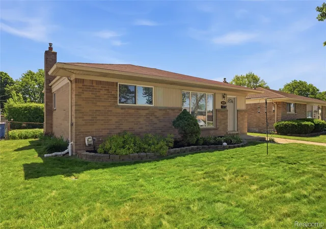 Photo 2 of Single family home for sale at 31230 Iroquois Dr, Warren, MI 48088 | MLS# 20261039083 | Listing updated on 2026-06-21