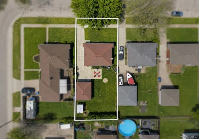 Photo 3 of Single family home for sale at 31230 Iroquois Dr, Warren, MI 48088 | MLS# 20261039083 | Listing updated on 2026-06-21
