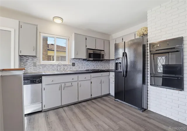 Photo 4 of Single family home for sale at 31230 Iroquois Dr, Warren, MI 48088 | MLS# 20261039083 | Listing updated on 2026-06-21