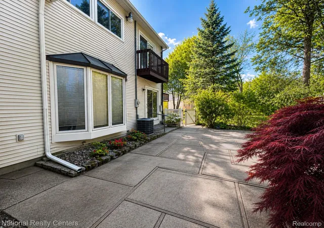 Homes for sale in Ann Arbor City Washtenaw, MI | 2182 Yorktown Dr, Ann Arbor City Washtenaw, MI 48105 | MLS# 20261039086