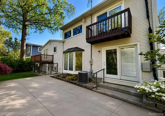 Homes for sale in Ann Arbor City Washtenaw, MI | 2182 Yorktown Dr, Ann Arbor City Washtenaw, MI 48105 | MLS# 20261039086