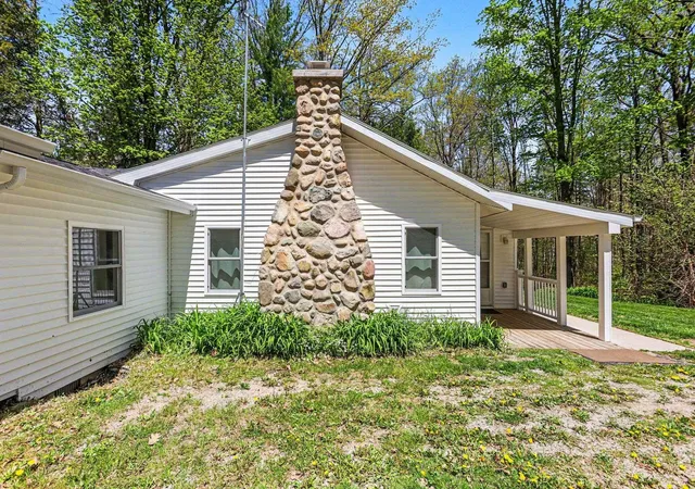 3rd image of 5950 Mark Dr, Hale, MI 48739 | MLS# 77080068916