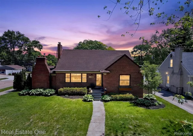 Photo 1 of Sale Pending at 2822 Benjamin Ave, Royal Oak, MI 48073 | MLS# 20261039113 | Listing updated on 2026-06-14