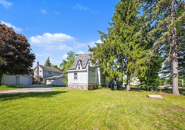 Photo 2 of Single family home for sale at 220 N Main St, Saint Louis, MI 48880 | MLS# 79080068922 | Listing updated on 2026-06-12