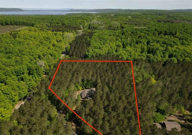 Photo 2 of Single family home for sale at 3996 W Timber Ln, Kasson Township Leelanau, MI 49630 | MLS# 78080068923 | Listing updated on 2026-06-12