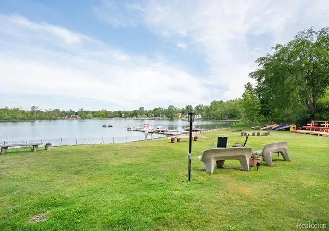 Homes for sale in Green Oak Township Livingston, MI | 11830 Shenandoah Drive, Green Oak Township Livingston, MI 48178 | Houzeo