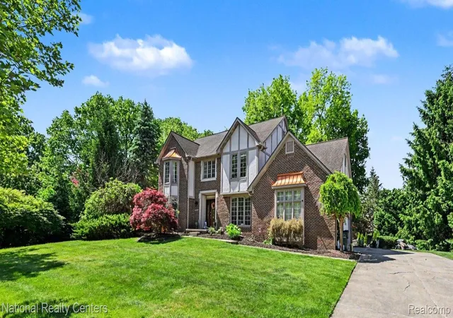 Photo 1 of Sale Pending at 6515 Tamarack Dr, Troy, MI 48098 | MLS# 20261039131 | Listing updated on 2026-09-13