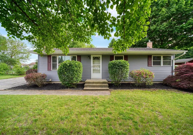 Photo 2 of Single family home for sale at 1321 Michael Dr, Jackson, MI 49202 | MLS# 55026025506 | Listing updated on 2026-06-01