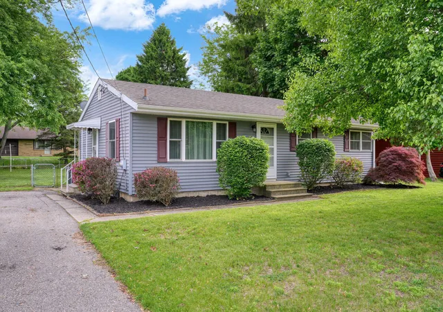 Photo 3 of Single family home for sale at 1321 Michael Dr, Jackson, MI 49202 | MLS# 55026025506 | Listing updated on 2026-06-01