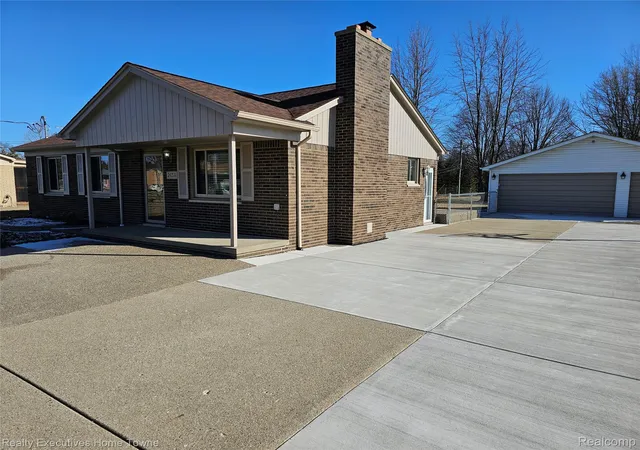 Photo 1 of Sale Pending at 2458 Lindell Rd, Sterling Heights, MI 48310 | MLS# 20261039151 | Listing updated on 2026-08-18
