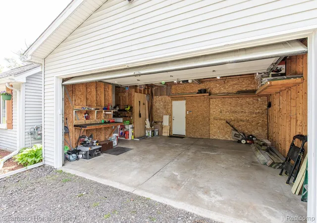 Photo 3 of Single family home for sale at 2831 Watkins Lake Rd, Waterford, MI 48328 | MLS# 20261039160 | Listing updated on 2026-06-14