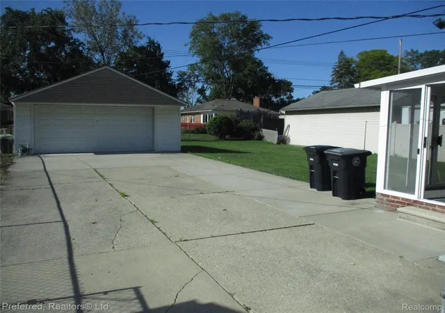 Photo 3 of Single family home for sale at 31221 Westfield St, Livonia, MI 48150 | MLS# 20261039178 | Listing updated on 2026-06-03