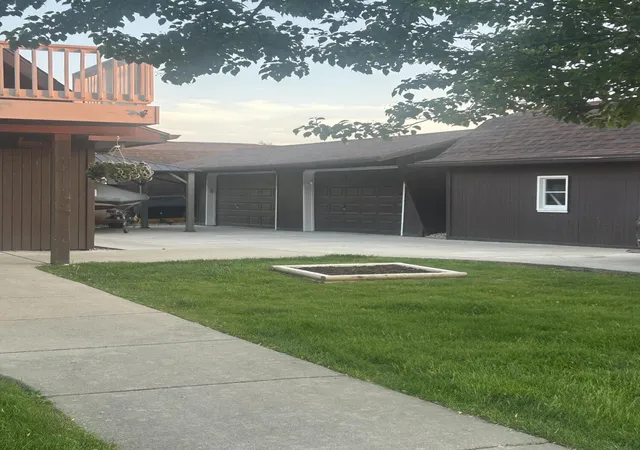 Photo 3 of Single family home for sale at 595 Rolling Meadows Dr, Hudson, MI 49247 | MLS# 81026025536 | Listing updated on 2026-07-29