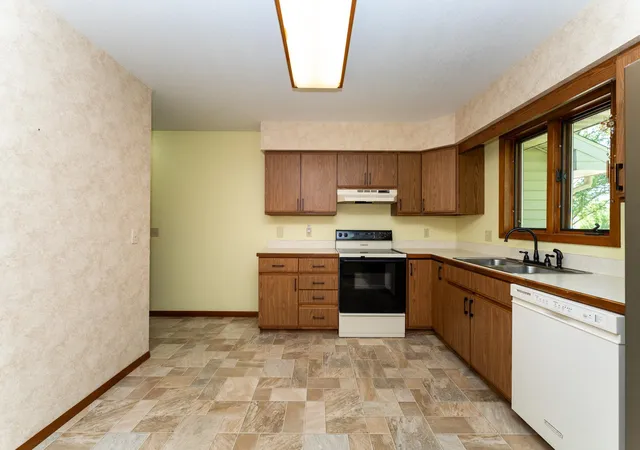 Photo 4 of Condo for sale at 240 Peachwood Ln, Mount Pleasant, MI 48858 | MLS# 79080068937 | Listing updated on 2026-06-05