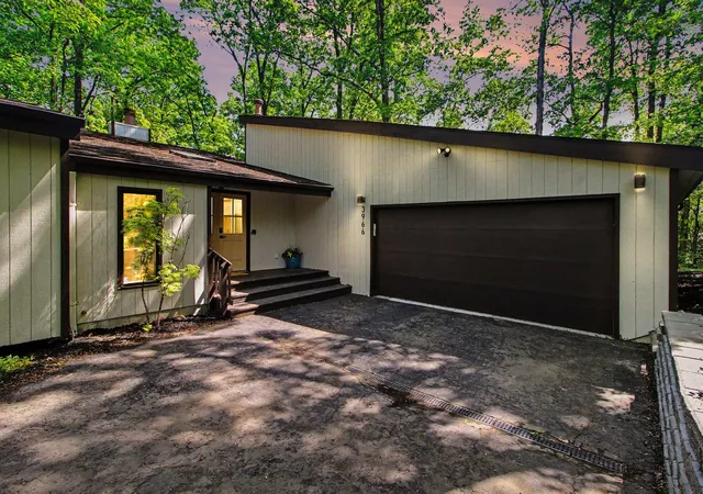 Photo 1 of Single family home for sale at 3966 Penberton Dr, Ann Arbor, MI 48105 | MLS# 81026025543 | Listing updated on 2026-06-09