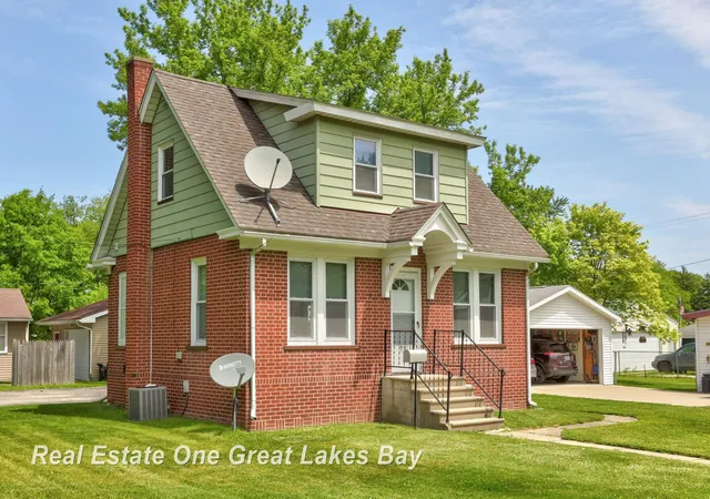 Photo 1 of Single family home for sale at 736 Stoker Dr, Saginaw, MI 48604 | MLS# 61050209335 | Listing updated on 2026-06-02