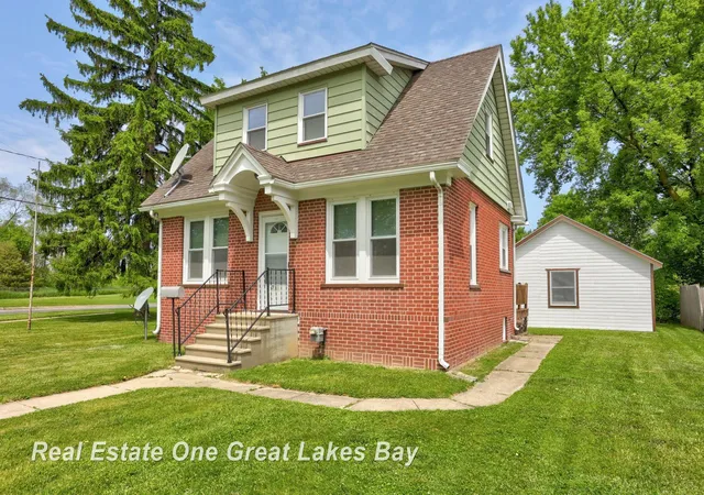 Photo 3 of Single family home for sale at 736 Stoker Dr, Saginaw, MI 48604 | MLS# 61050209335 | Listing updated on 2026-06-02
