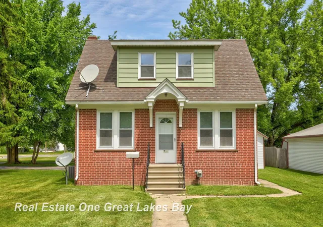Photo 4 of Single family home for sale at 736 Stoker Dr, Saginaw, MI 48604 | MLS# 61050209335 | Listing updated on 2026-06-02