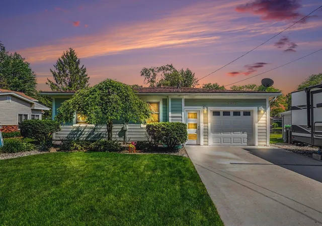 Photo 1 of Single family home for sale at 3332 Shawnee Trl, Pinckney, MI 48169 | MLS# 5050209334 | Listing updated on 2026-08-27
