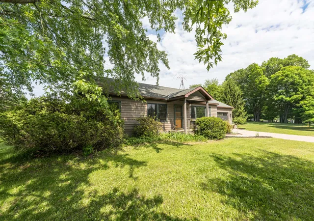 Photo 3 of Single family home for sale at 2995 65th Street, Fennville, MI 49408 | MLS# 71026025548 | Listing updated on 2026-06-07