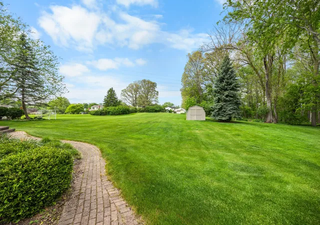 Photo 4 of Single family home for sale at 624 Woodhill Dr, Saline, MI 48176 | MLS# 81026025554 | Listing updated on 2026-06-08