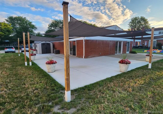 Listing Photo 2 - Condo for sale in building located at 8665 Sterling, Center Line, MI 48015 - Unit #