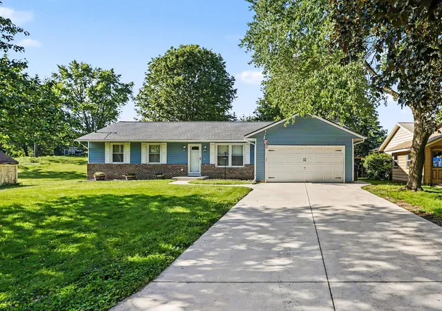 1st image of 614 Hillcrest Rd, Paw Paw, MI 49079 | MLS# 69026025562