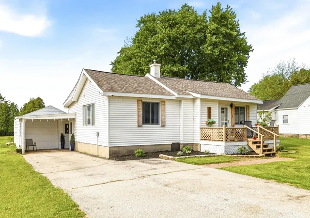 Homes for sale in Bridgeport, MI | 4364 Baker Rd, Bridgeport, MI 48722 | MLS# 61050209347