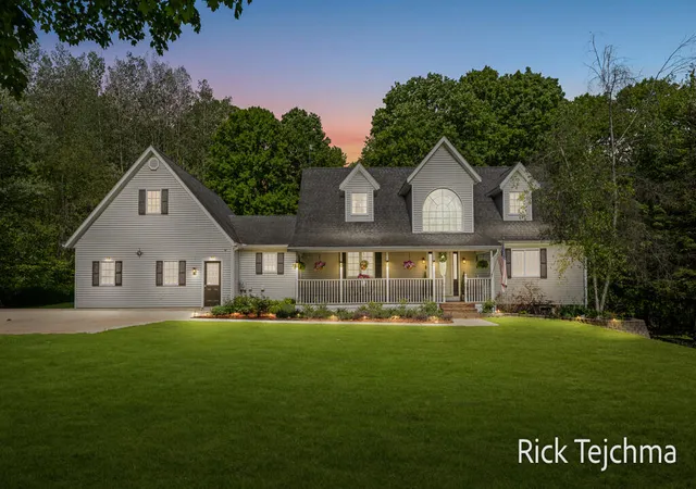 2nd image of 10345 Red Oak Rdg, Howard City, MI 49329 | MLS# 71026025578