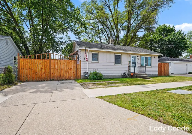 1st image of 318 54th St Sw, Grand Rapids, MI 49548 | MLS# 65026025586