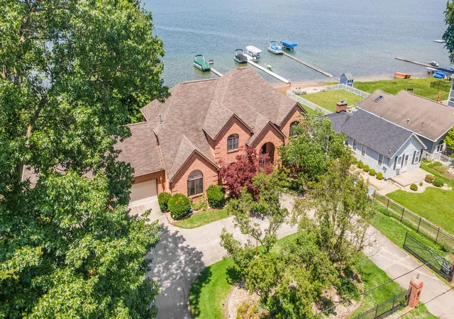 Photo 4 of Single family home for sale at 2647 Lake Shore Dr, Niles, MI 49120 | MLS# 69026025607 | Listing updated on 2026-09-09